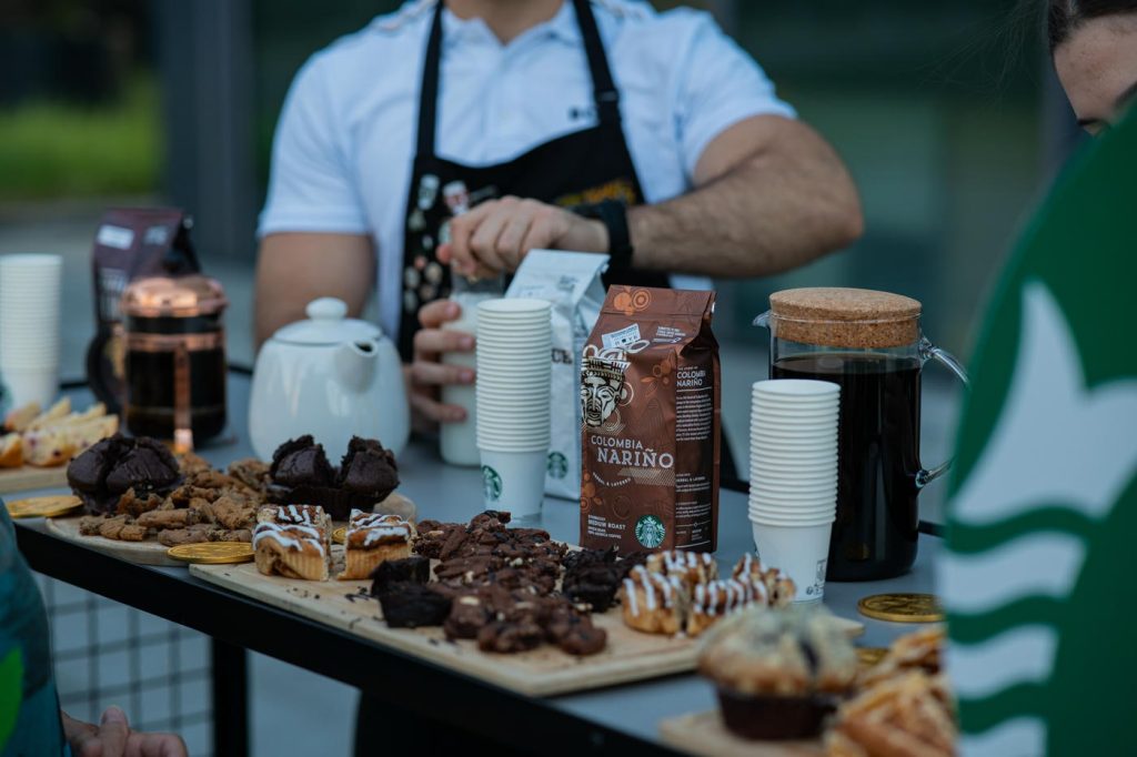 Starbucks kafa i poslastice na UŠĆE Festivalu francuskog filma, bioskop na otvorenom